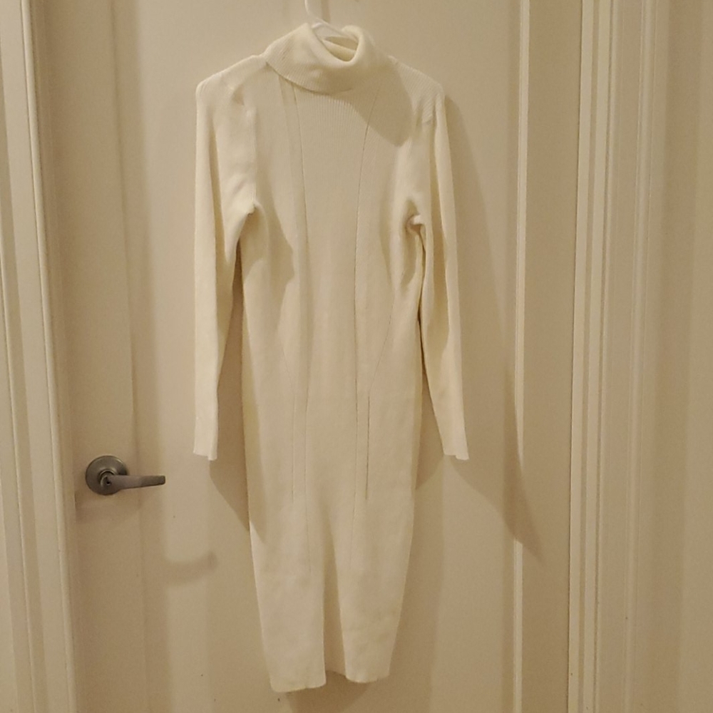 Neiman Marcus snow white turtleneck sweate…